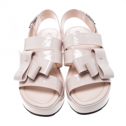 مملوكة مسبقًا صندل تودز نعل سميك فتحة كعب جلد لامع وردي فاتح مقاس 39