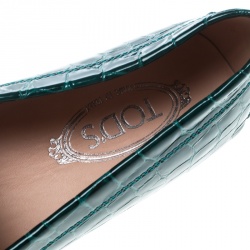 مملوكة مسبقًا حذاء لوفرز تودز دريفر إبزيم T مزدوج غومينو جلد لامع نقش تمساح وردي فاتح مقاس 37.5