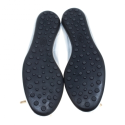 مملوكة مسبقًا Tod's Metallic Silver Leather Studded Ballet Flats Size 40.5