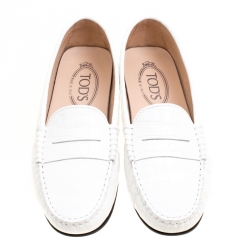 مملوكة مسبقًا حذاء لوفرز تودز بيني جلد نقش تمساح أبيض مقاس 37