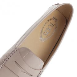 مملوكة مسبقًا حذاء لوفر تودز بين ي جلد لامع وردي مقاس 39.5