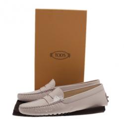 مملوكة مسبقًا حذاء لوفر تودز بيني جلد لامع وردي مقاس 39.5