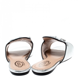 مملوكة مسبقًا حذاء سلايدز تودز فلات مقدمة مفتوحة فيونكة زخرفة كريستال جلد منقوش فضي ميتالك إصدار محدود مقاس 37