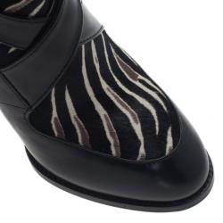 مملوكة مسبقًا بوت كاحل تودز شعر مهر وجلد طبع حمار وحشي مقاس 39.5