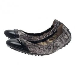 مملوكة مسبقًا حذاء فلات تودز باليه مقدمة بإبزيم فضة مقاس 40