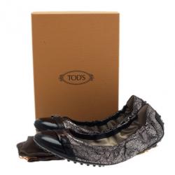 مملوكة مسبقًا حذاء فلات تودز باليه مقدمة بإبزيم فضة مقاس 40