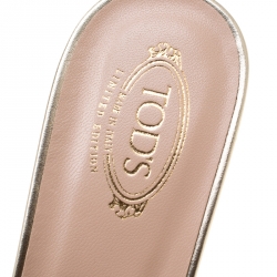 مملوكة مسبقًا حذاء مولز تودز مقدمة مفتوحة T مزدوج جلد منقوش ذهبي ميتالك إصدار محدود مقاس 37.5