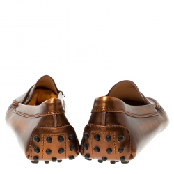 مملوكة مسبقًا حذاء لوفرز تودز غومينو سليب أون جلد برونزي ميتاليك مقاس 38.5