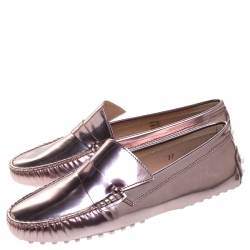 Pre Owned حذاء لوفرز تودز بيني جلد لامع وردي ميتالك مقاس 37