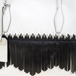 مملوكة مسبقًا Tod's White/Black Leather Origami Fringe Shopping Tote