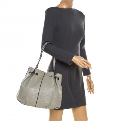 مملوكة مسبقًا حقيبة يد تودز أربطة شهيرة جلد لامعة أرجوانية