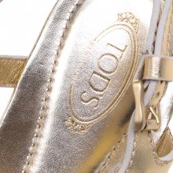 مملوكة مسبقًا صندل تودز فلات بإصبع جلد ميتالك ذهبي مقاس 38