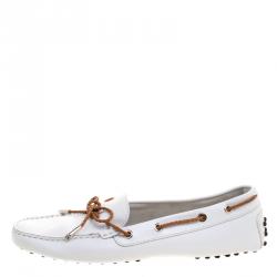 مملوكة مسبقًا حذاء لوفرز تودز فيونكة جلد أبيض مقاس 40