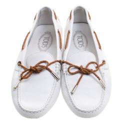 مملوكة مسبقًا حذاء لوفرز تودز فيونكة جلد أبيض مقاس 40