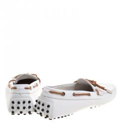 مملوكة مسبقًا حذاء لوفرز تودز فيونكة جلد أبيض مقاس 40