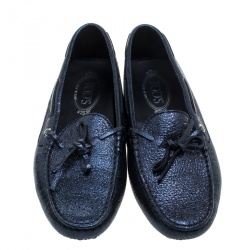 مملوكة مسبقًا Tod's Metallic Blue Foil Leather Bow Loafers Size 39