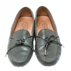 مملوكة مسبقًا Tod's Grey Lizard Embossed Leather Bow Loafers Size 39