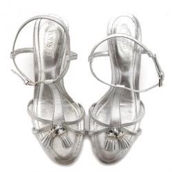 مملوكة مسبقًا Tod's Silver Leather Tassel T Strap Sandals Size 37.5