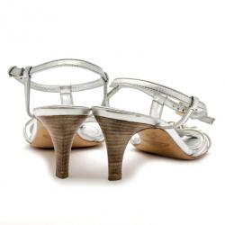 مملوكة مسبقًا Tod's Silver Leather Tassel T Strap Sandals Size 37.5