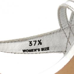 مملوكة مسبقًا Tod's Silver Leather Tassel T Strap Sandals Size 37.5