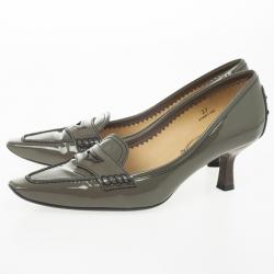 مملوكة مسبقًا Tod's Grey Patent Pointed Toe Penny Loafer Pumps Size 37