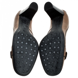 مملوكة مسبقًا حذاء كعب عالي لوفرز تودز إبزيم جلد بني فاتح مقاس 38.5