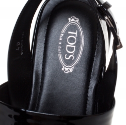 مملوكة مسبقًا صندل تودز نعل سميك فتحة كعب جلد لامع أسود مقاس 40