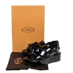 مملوكة مسبقًا صندل تودز نعل سميك فتحة كعب جلد لامع أسود مقاس 40