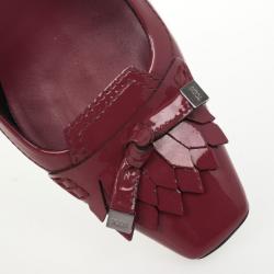 مملوكة مسبقًا Tod's Maroon Patent Kiltie Fringe Pumps Size 37.5