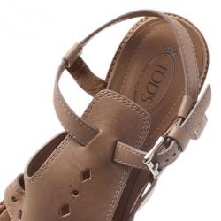 مملوكة مسبقًا Tod's Beige Leather Strappy T Strap Sandals Size 37