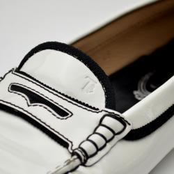 Pre Owned Tod's White Patent Heaven Trimmed Moc Driving Loafers Size 40