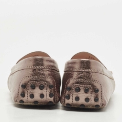 مملوكة مسبقًا Tod's Metallic Leather Gommino Penny Slip On Loafers Size 38.5