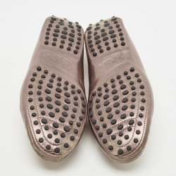 مملوكة مسبقًا Tod's Metallic Leather Gommino Penny Slip On Loafers Size 38.5