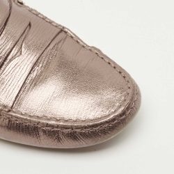 مملوكة مسبقًا Tod's Metallic Leather Gommino Penny Slip On Loafers Size 38.5