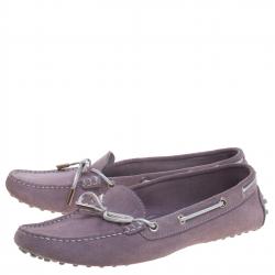 مملوكة مسبقًا حذاء لوفرز تودز سويدي أرجواني بفيونكة مقاس 40