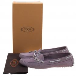 مملوكة مسبقًا حذاء لوفرز تودز سويدي أرجواني بفيونكة مقاس 40