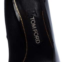 مملوكة مسبقًا حذاء كعب عالي توم فورد جلد لامع كريمي بقفل مزين مقدمة مدببة مقاس 38