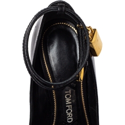 مملوكة مسبقًا حذاء كعب عالي توم فورد مقدمة مدببة ملتف حول الكاحل قفل جلد أسود مقاس 37.5