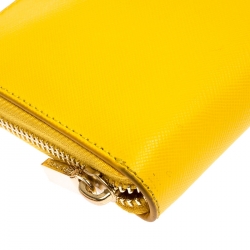 مملوكة مسبقًا محفظة توري برش روبينسون جلد أصفر بسحاب محيط