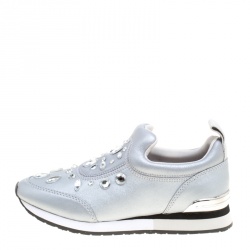 مملوكة مسبقًا حذاء رياضي سليب أون توري برش لاني جلد فضي ميتاليك مزخرف مقاس 36