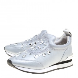 مملوكة مسبقًا حذاء رياضي سليب أون توري برش لاني جلد فضي ميتاليك مزخرف مقاس 36