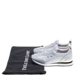 مملوكة مسبقًا حذاء رياضي سليب أون توري برش لاني جلد فضي ميتاليك مزخرف مقاس 36