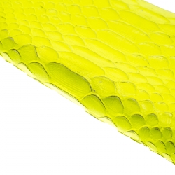 Pre Owned محفظة توري برش جلد نقشة الثعبان أخضر نيون بسحاب محيط