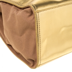 مملوكة مسبقًا Tory Burch Gold Patent Leather and Canvas Shopper Tote