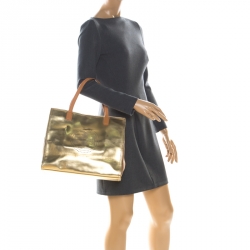 مملوكة مسبقًا Tory Burch Gold Patent Leather and Canvas Shopper Tote