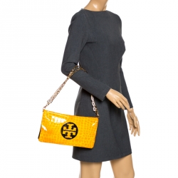 مملوكة مسبقًا Tory Burch Yellow Croc Embossed Patent Leather Clutch Bag
