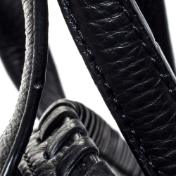 مملوكة مسبقًا حقيبة يد توري برش شوبر جلد ونايلون سوداء