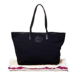 مملوكة مسبقًا حقيبة يد توري برش شوبر جلد ونايلون سوداء