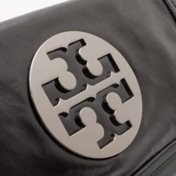 مملوكة مسبقًا Tory Burch Black Patent Crinkle Bombe Reva Clutch