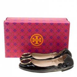 Pre Owned حذاء فلات باليه توري برش تويغي سكرانش جلد لامع أسود مقاس 36